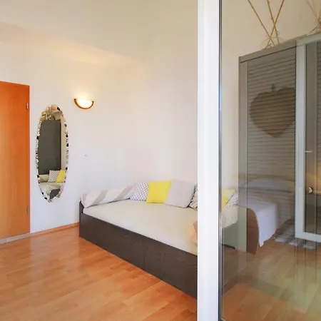 Apartment Mare Sub Baska Voda